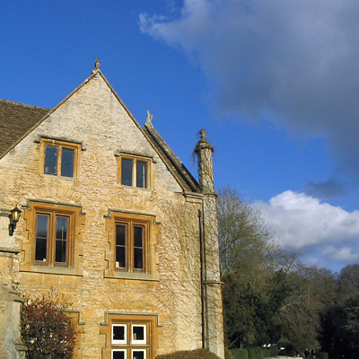 英国で最も美しい村 カースル・クーム Castle Combe ブルーベルの森